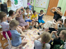 «Скоро, скоро Новый год!».