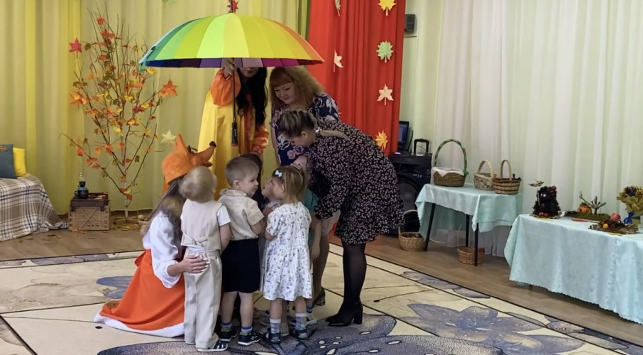 Осенний праздник в группе "Гномики".